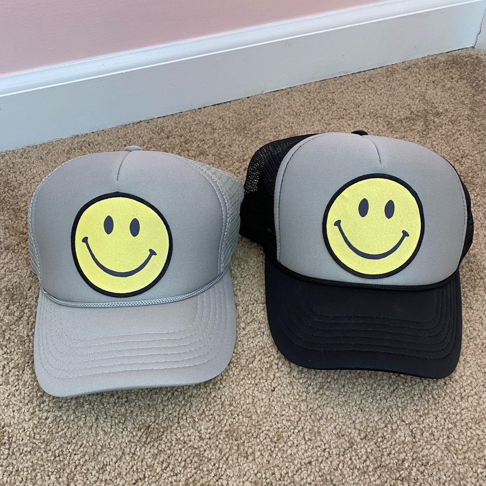 Smiley face trucker hat PACK OF 2